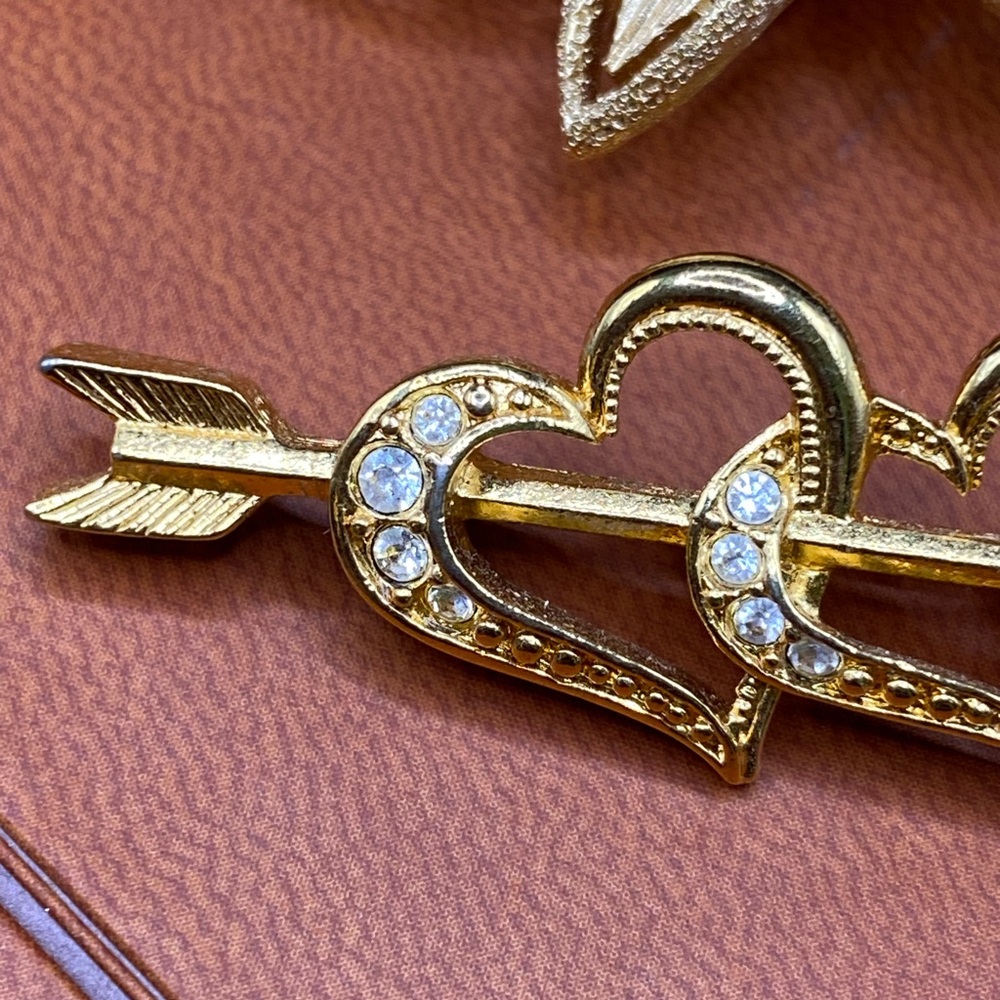 Avon Vintage 3 Heart Arrow Brooch / Avon Blooming Lotus Flower Brooch Bundle - Picture 2 of 11